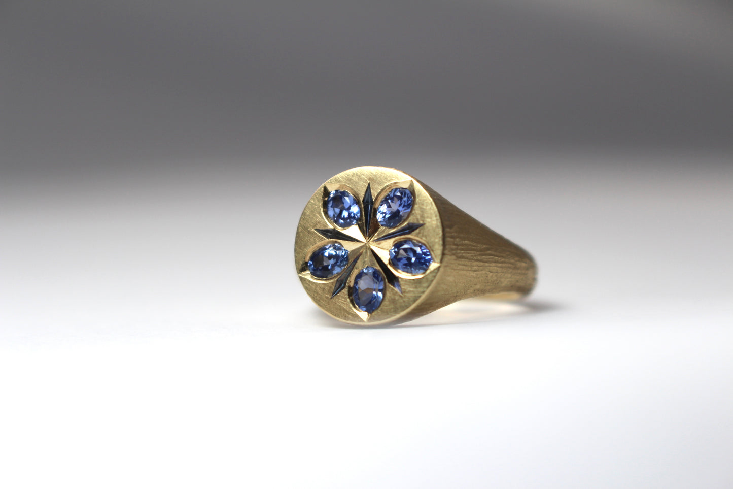 Starflower borage signet ring in gold