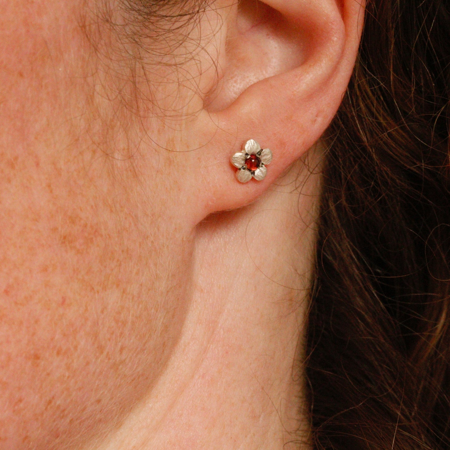 Mānuka studs with garnets