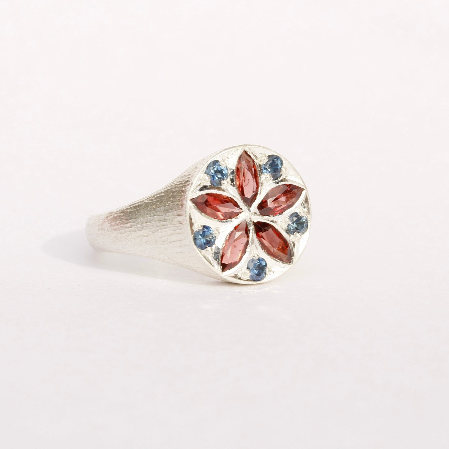 Kāmahi kaleidoscope ring