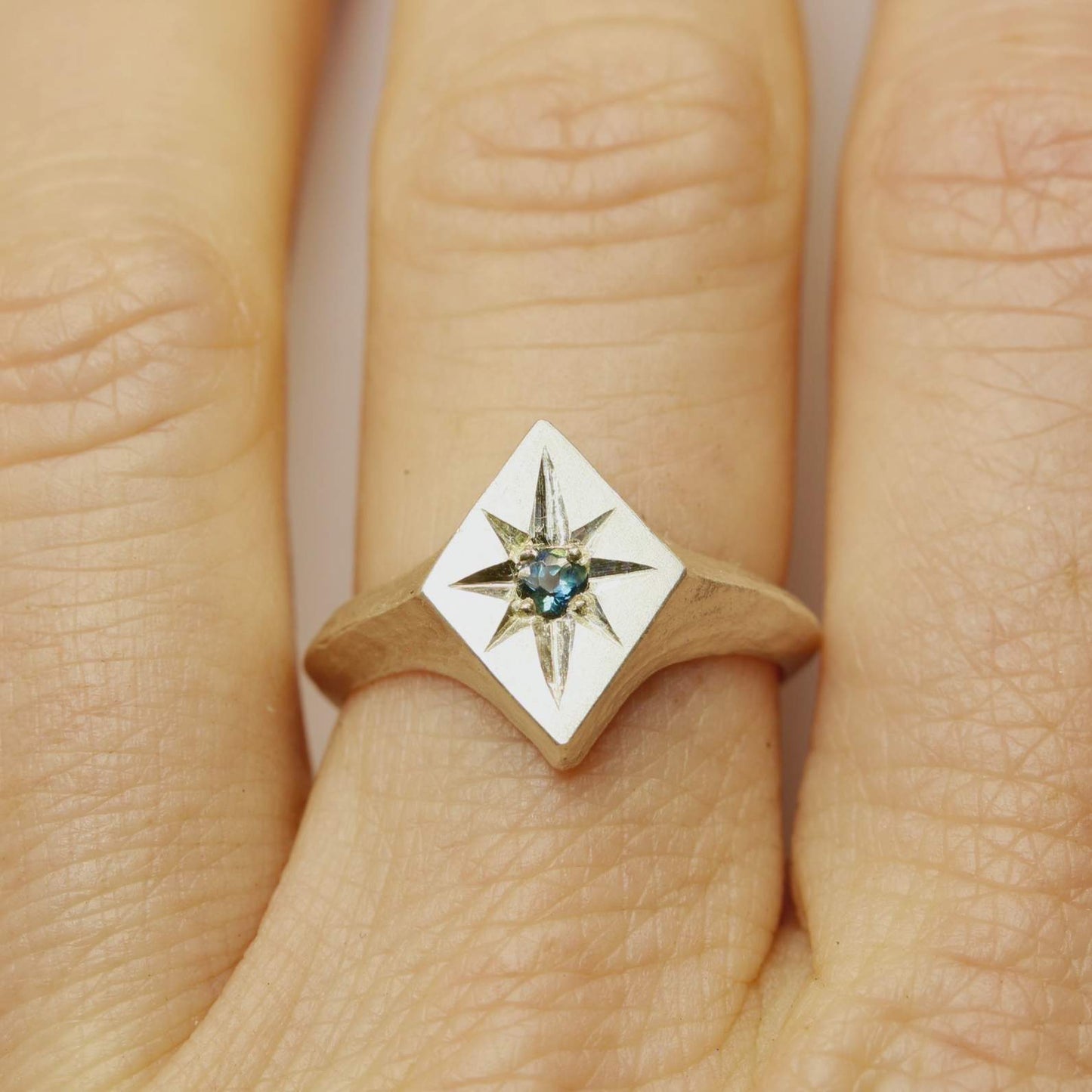 Guiding star ring