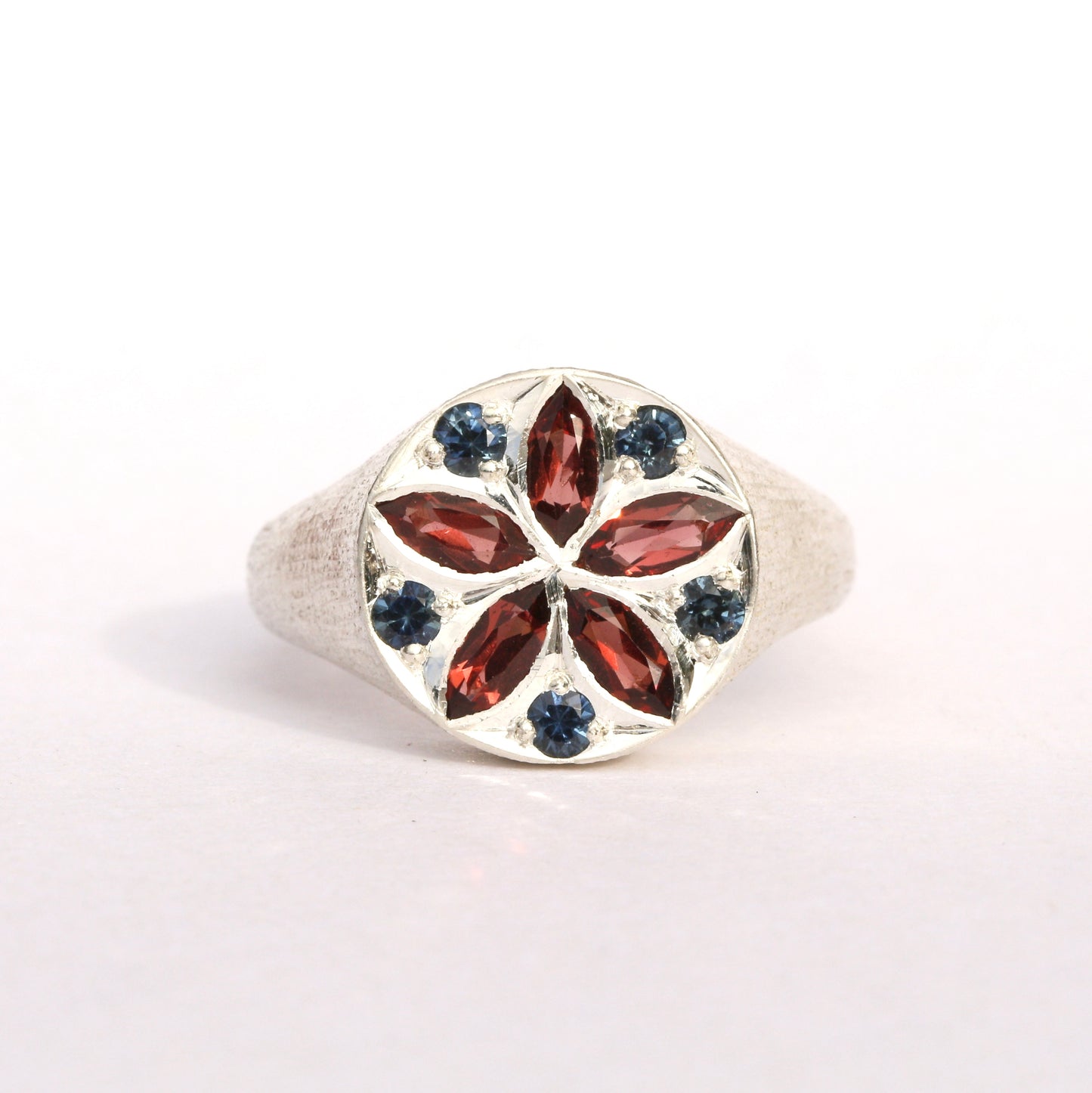 Kāmahi kaleidoscope ring
