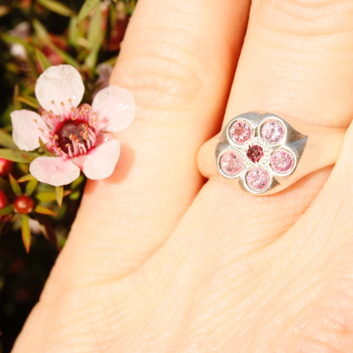 Sapphire & garnet mānuka ring